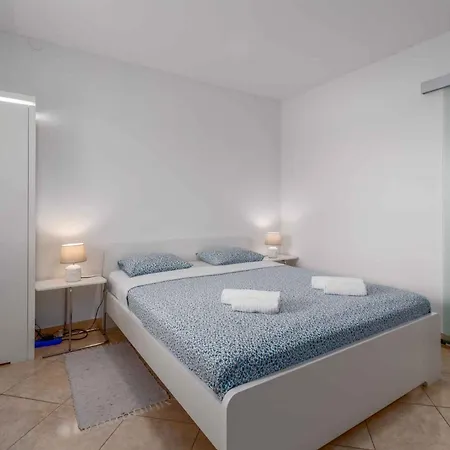 Apartment In Porec/istrien 35369